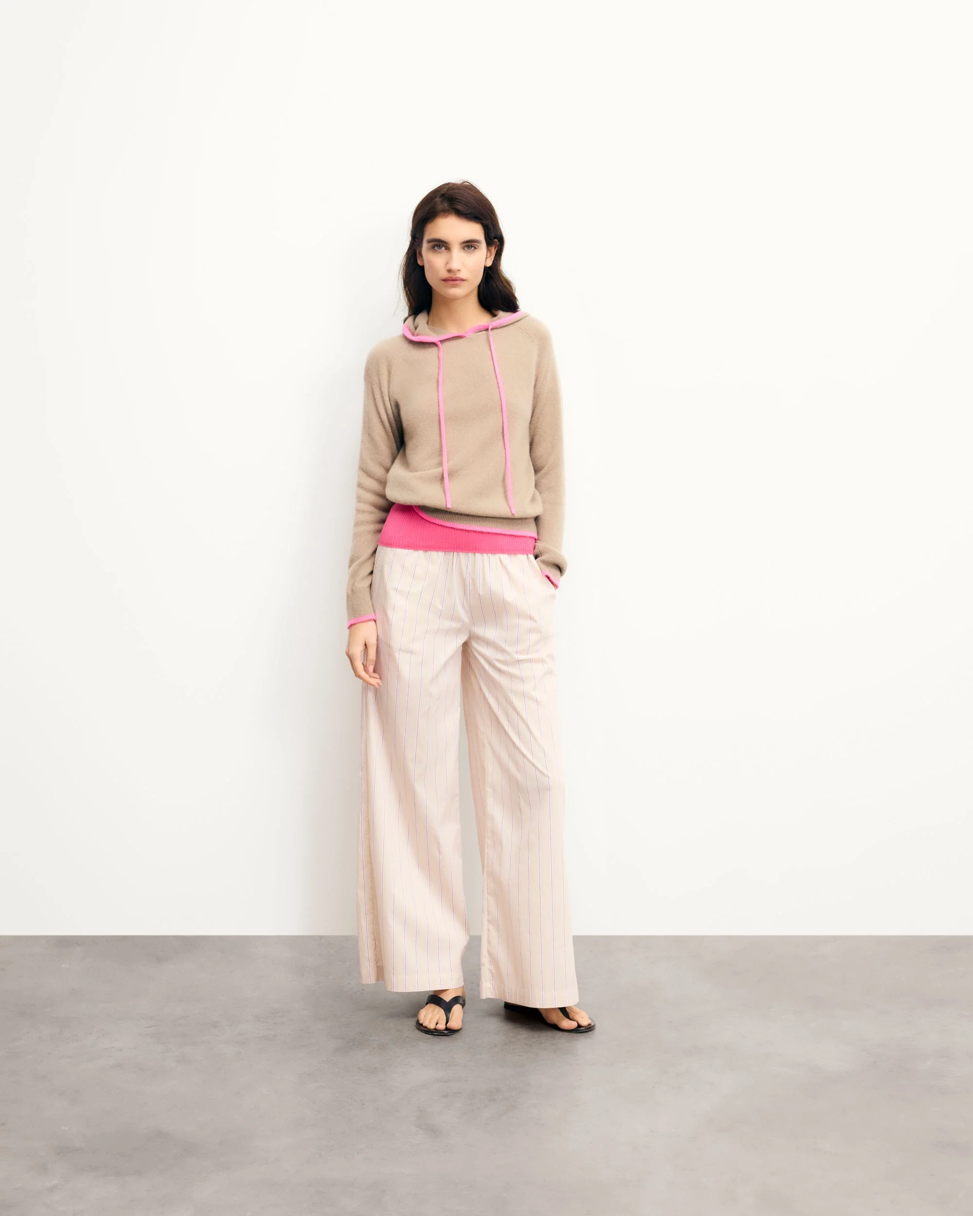 Oversized Hoodie Sweater with Contrast Trims (S25 / WOMEN / Tropical Taupe) - Image 3