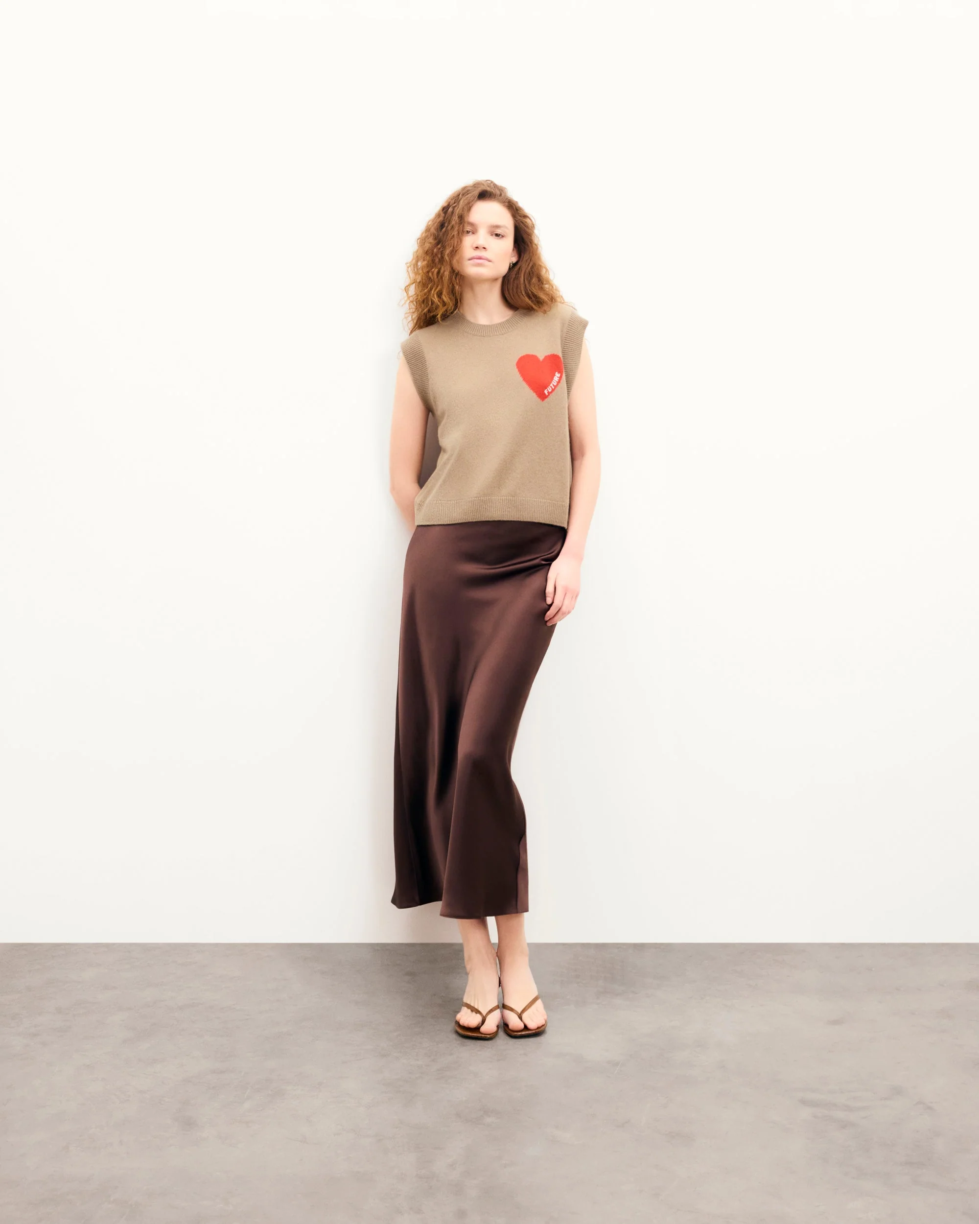 Heart Sleeveless Sweater (S25 / WOMEN / Tropical Taupe) - Image 3