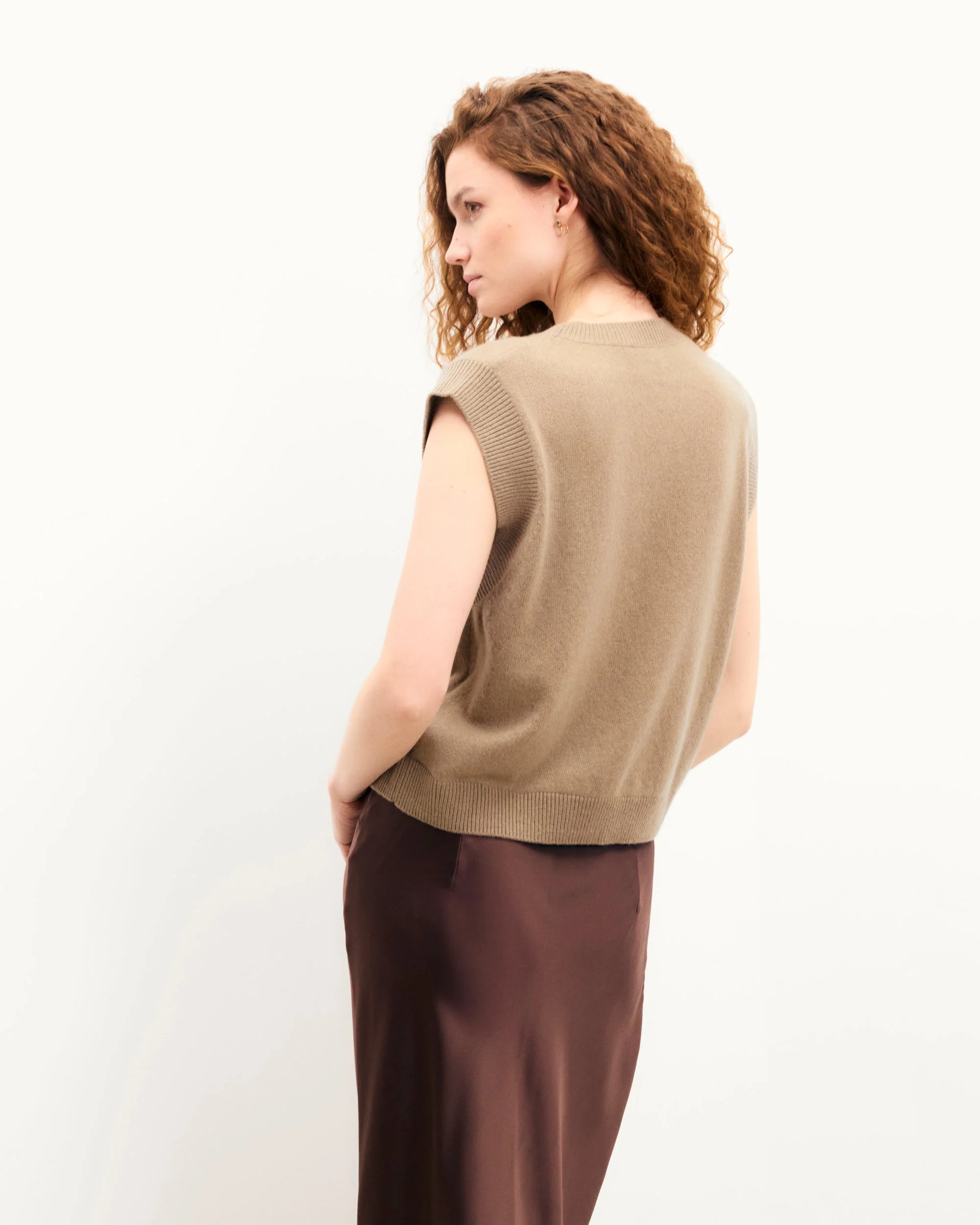 Heart Sleeveless Sweater (S25 / WOMEN / Tropical Taupe) - Image 4