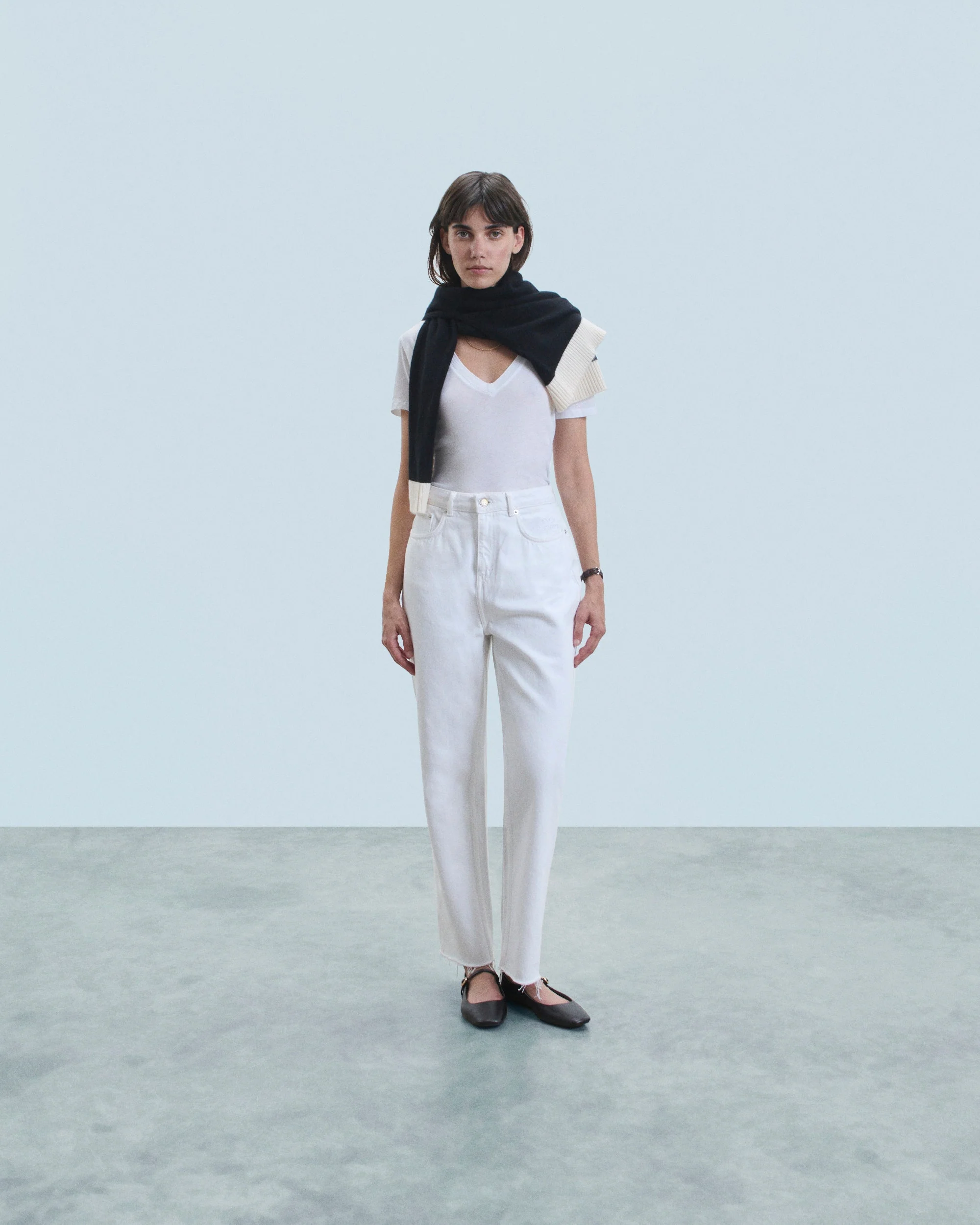 Short Sleeve V-Neck T-shirt (S25 / WOMEN / White) - Image 4