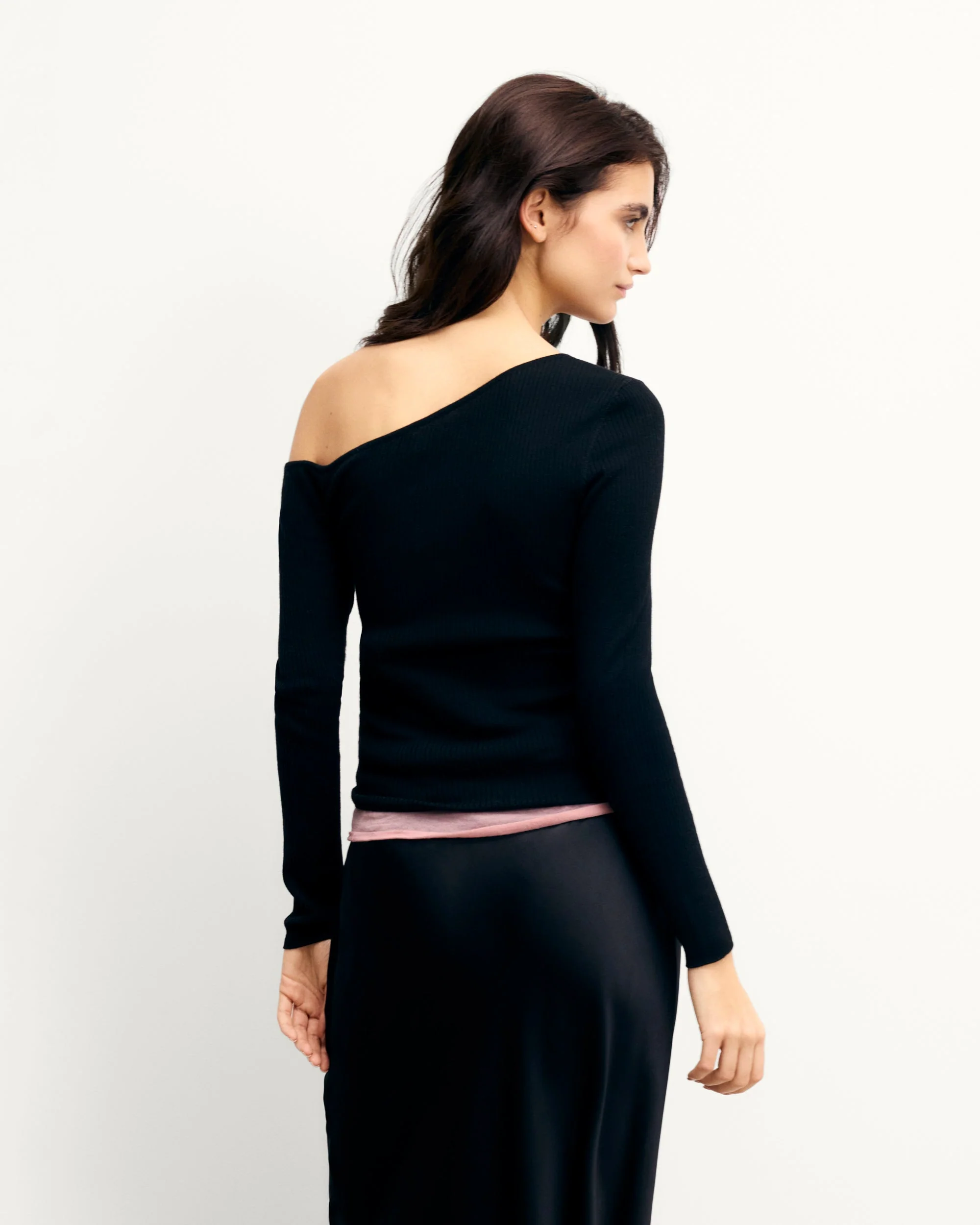 Asymmetrical Top (S25 / WOMEN / Black) - Image 4